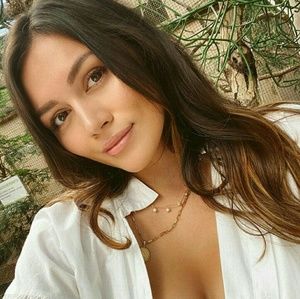 Meet your Posher, Cynthia